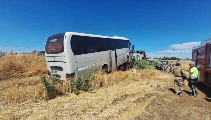 Lice’de Otobüs Ağaca Çarptı: 2 Yaralı