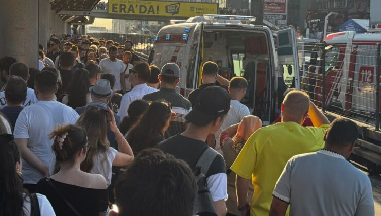 Metrobüs Durağında Feci Kaza: Kadın Ağır Yaralandı