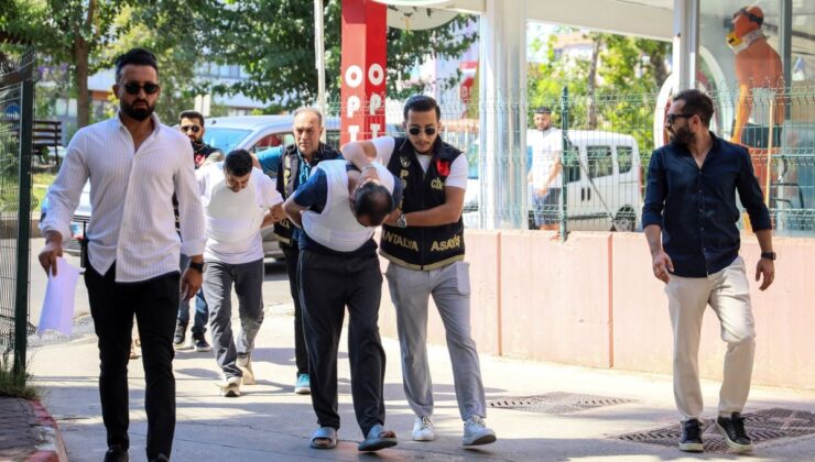 Peruklu Saldırgan 13 El Ateş Etti: Husumetli Aileyi Ziyarete Gelen Kişi Öldürüldü