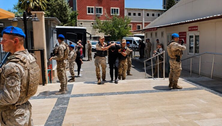 Şanlıurfa’da jandarma kıyafetiyle 13 kilogram altın gasbeden 9 şüpheli adliyede