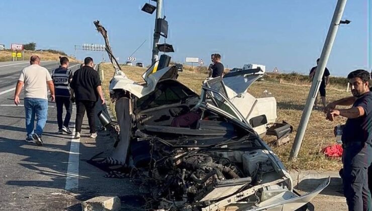 Saray’da Otomobil Direğe Çarpıp İkiye Bölündü: Sürücü Hafif Yaralandı