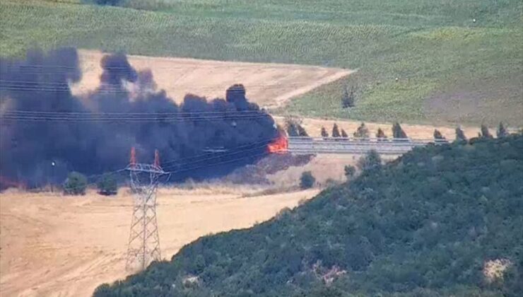 Şarköy’de araç yangını otluk alana sıçradı