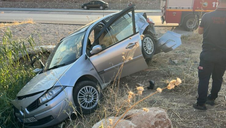 Siirt’te otomobil devrildi: 3 yaralı
