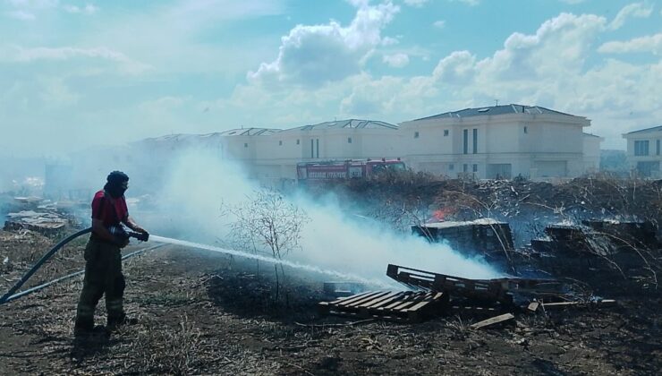 Silivri’de Otluk Alan Yangını İnşaat Malzemelerine Sıçradı