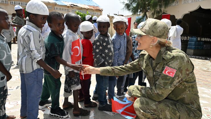 Somali Türk Görev Kuvveti’nden Mamaa Caasho Yetimhanesi’ne Yardım