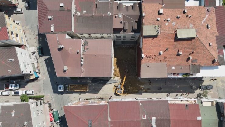 Sultangazi’de Temel Kazısı Bitişik Binada Hasar Yaptı: Bina Tahliye Edildi