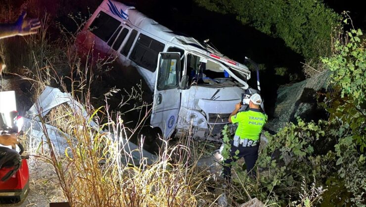 Sultanhisar’da Minibüs Tarlaya Devrildi: 1 Ölü, 2 Yaralı