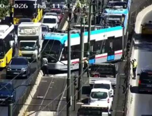 T1 Tramvayı Raydan Çıktı: Seferler Kısmen Durduruldu