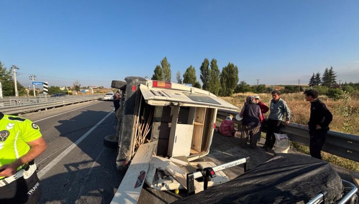 Tarım işçilerini taşıyan minibüs devrildi: 2’si ağır 14 yaralı
