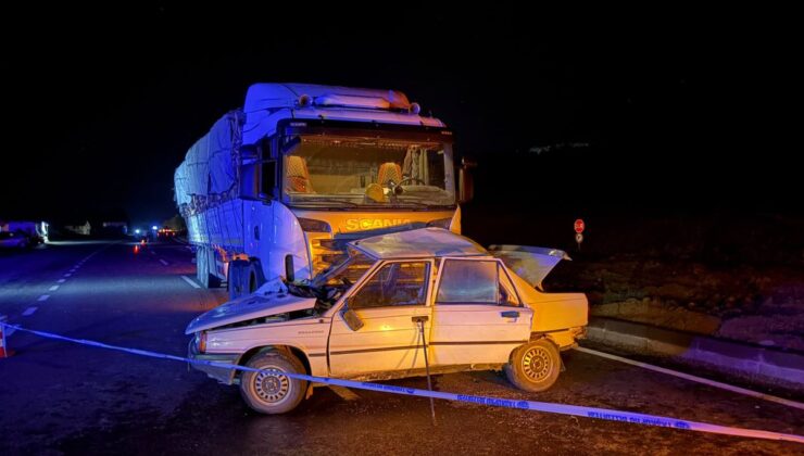 Taşköprü’de TIR ile Otomobil Çarpıştı: 2 Kişi Hayatını Kaybetti
