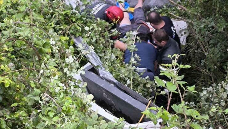Terme’de Araziye Yuvarlanan Otomobilde Sürücü Yaralandı