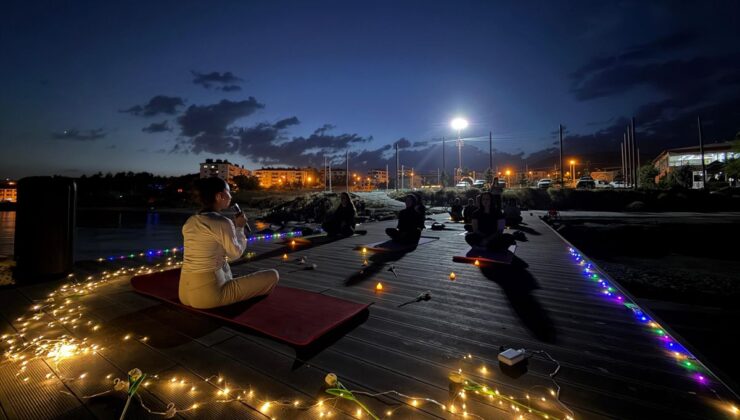 Van Gölü’nde Dolunay Eşliğinde Yoga