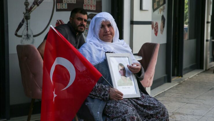 Van’da Ailelerin DEM Parti Önündeki Eylemi Sürüyor