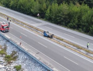 Yakakent’te Takla Atan Otomobilde 3 Kişi Hafif Yaralandı