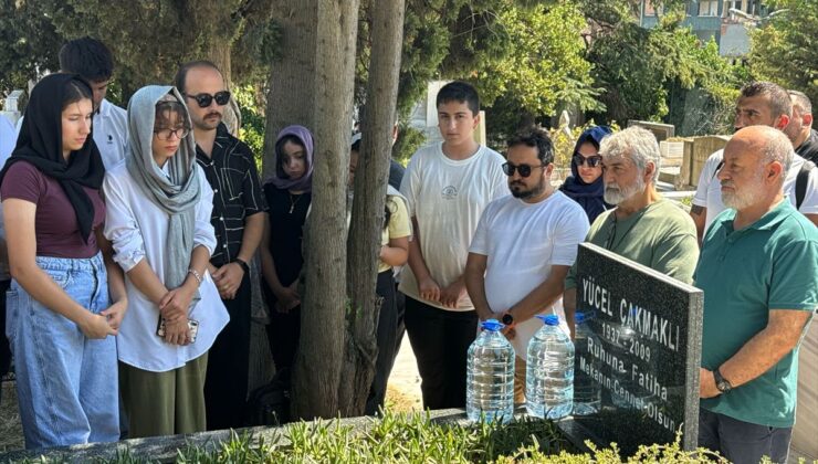 Yücel Çakmaklı kabri başında anıldı