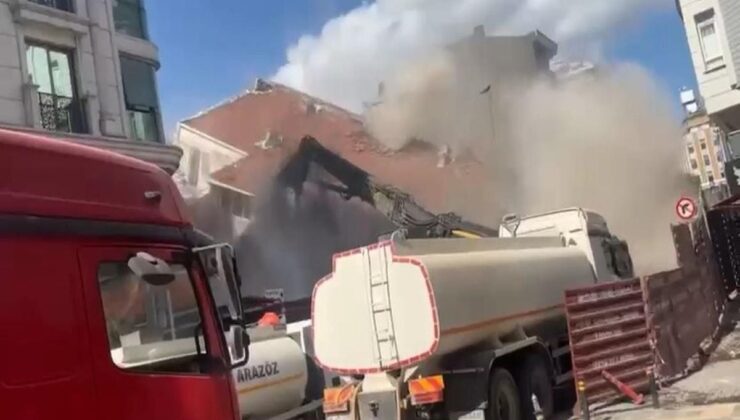 Zeytinburnu’nda kepçenin darbesi binanın yıkılmasına yetti