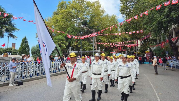 Zonguldak’ta 30 Ağustos Zafer Bayramı: Madenciler Geçit Töreninde Baret ve Tulumlarıyla Yürüdü