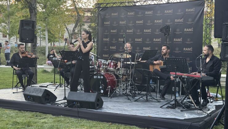 80’lerden Günümüze Türkçe Pop Rami’de Yankılandı