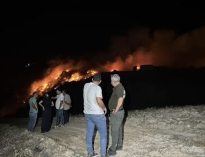 Adana’da çöp yangını ekiplerin müdahalesiyle söndürüldü