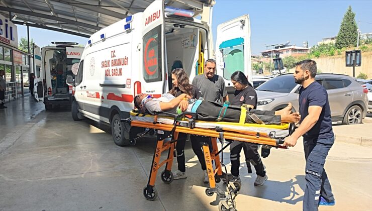 Adana’da motosiklet ile bisikletin çarpıştığı kazada 3 kişi yaralandı