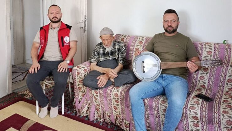 Adıyaman Besni’de 85 yaşındaki görme engelli Ahmet Kasap’a cümbüşlü ziyaret yapıldı