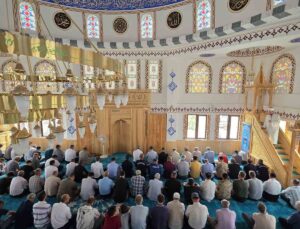 Adıyaman Gölbaşı’nda 6 Şubat depreminde yıkılan Karaburun Köyü Camisi ibadete açıldı