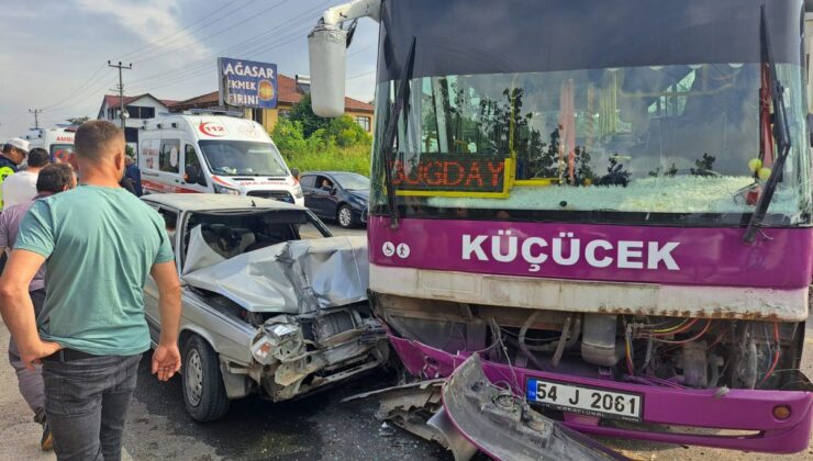 Akyazı’da Özel Halk Otobüsü ile Otomobil Kafa Kafaya Çarpıştı: 5 Yaralı