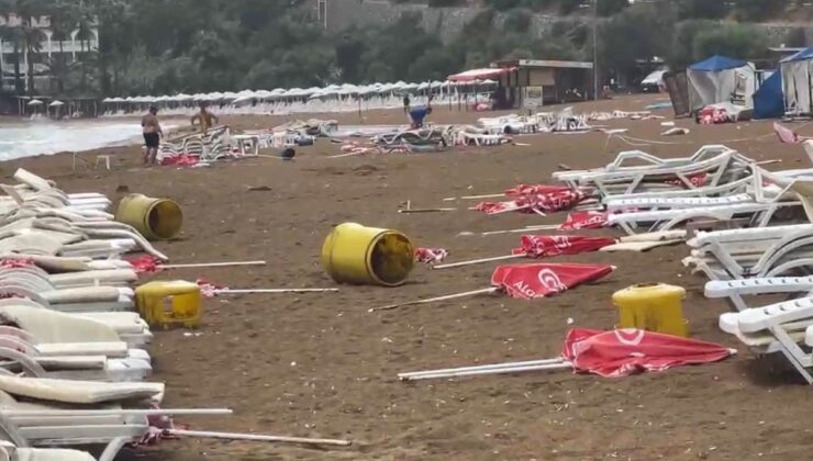 Alanya’da fırtına, İncekum Plajı’nda şezlong ve şemsiyeleri metrelerce sürükledi