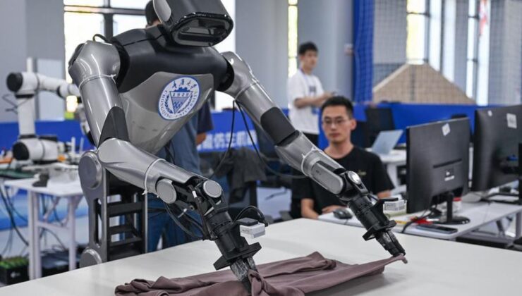 Albüm: Çin’de akıllı robotlar hünerlerini yarıştırdı
