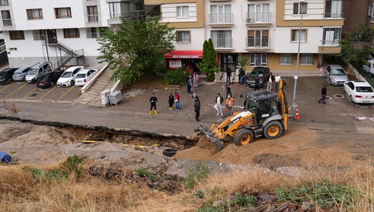 Ankara Keçiören’de sağanakta çöken Gülgün Sokak’ta onarım çalışmaları sürüyor