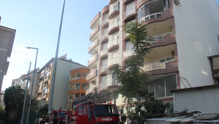 Antalya Serik’te 5 katlı apartmanın 3. kat balkonunda çıkan yangın söndürüldü.