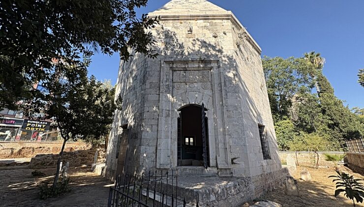 Antalya’da 649 yıllık Zincirkıran Mehmet Bey Türbesi’nde 3 sanduka bulunuyor