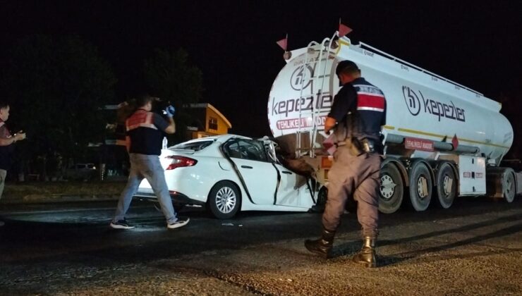Antalya’da tıra çarpan otomobilin sürücüsü yaşamını yitirdi
