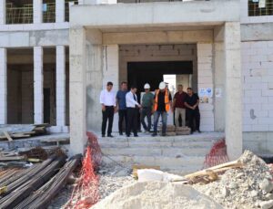 Arsuz Kaymakamı Eroğlu, 4 derslikli iki anaokulu inşaatlarını inceledi