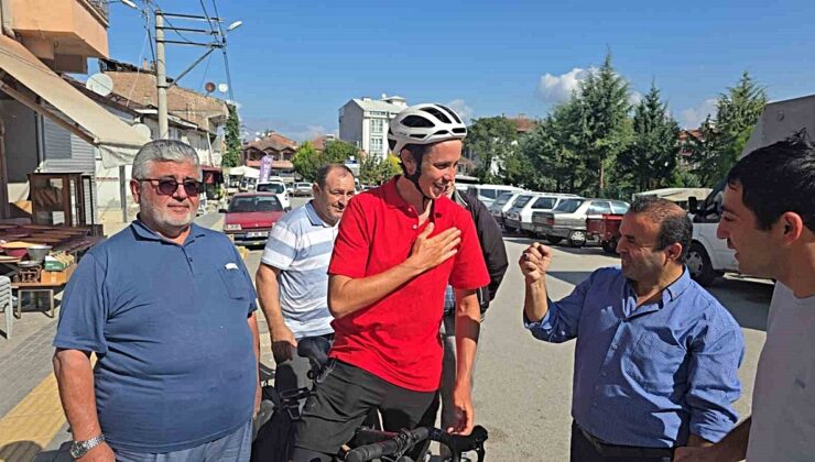 Avustralyalı bisiklet gezgini Samsun Vezirköprü’de emekli imamın evinde misafir oldu