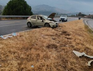 Aydın Çine’de iki ayrı kazada refüje çarpan otomobillerde 7 kişi yaralandı