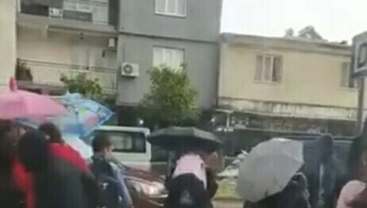 Aydın Efeler’de sağanak cadde ve sokakları suyla doldurdu, ekipler tahliye başlattı