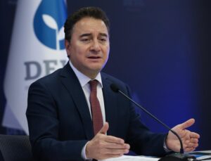 Babacan’dan fon krizi eleştirisi: 20 milyar doları vurup geçiyorlar