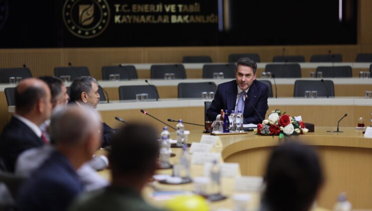 Bakan Bayraktar, madencilerle bir araya geldi: “Sorunun çözüme kavuşmuş olmasından büyük bir memnuniyet duyuyoruz”