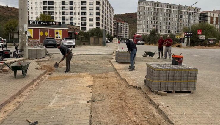 Balıkesir Edremit Kadıköy’de 20140. Sokak’ta yol bozulmaları gideriliyor