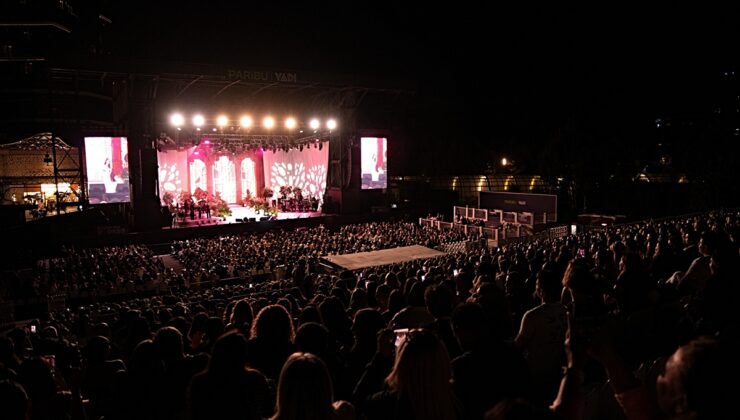 Bengü, İstanbul konserinde 40 şarkılık repertuvarını seslendirdi
