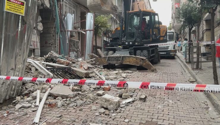 Beşiktaş’ta yıkımda kopan parçalar 5 katlı apartmanın tahliyesine neden oldu