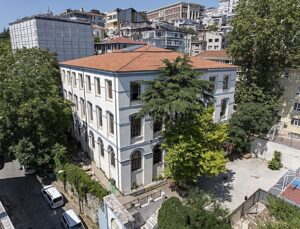 Beyoğlu’ndaki Kabataş Ticaret Meslek Lisesi 130 yılı aşkın eğitim veriyor