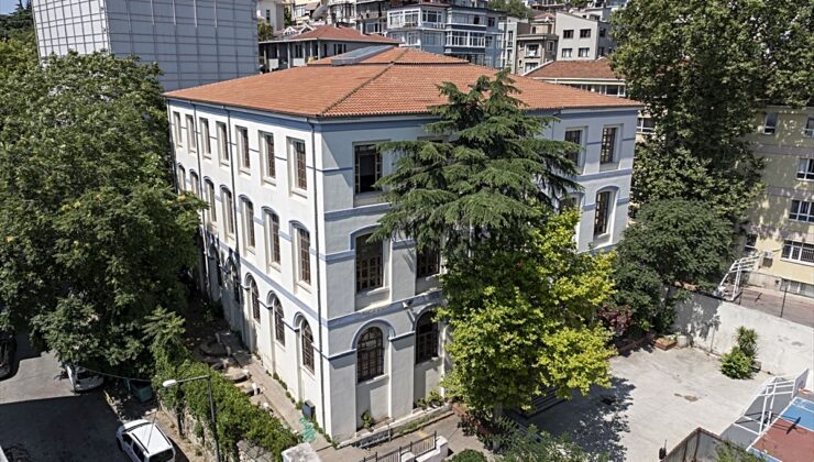 Beyoğlu’ndaki Kabataş Ticaret Meslek Lisesi 130 yılı aşkın eğitim veriyor