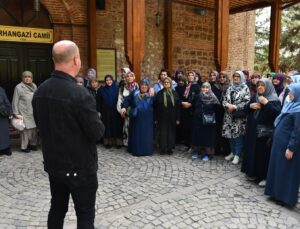 Bilecik’te 60 yaş üstü kadınlar için ‘Ecdadın İzinde’ tarihi turlar düzenleniyor