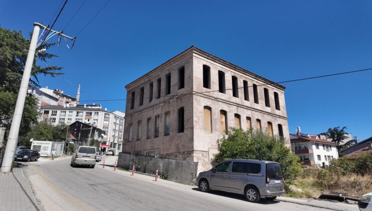 Bolu’da tarihi yapılar, yükselen binaların arasında kaldı