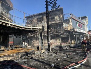 Buca’da Atölye Yangını: 3 İşyeri ve Bir Ev Hasar Gördü