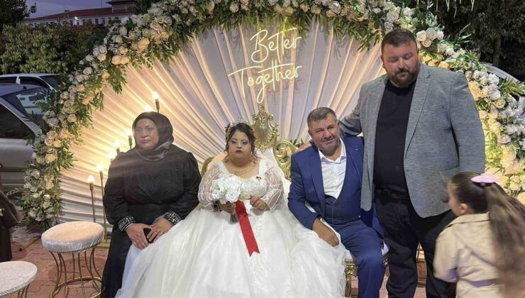 Burdur’da down sendromlu genç kıza temsili düğün düzenlendi, polis eskortluk yaptı