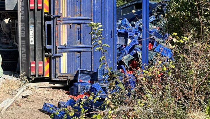Bursa’da otomobile çarptıktan sonra devrilen kamyondaki 1 kişi öldü, 1 kişi yaralandı