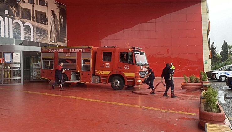 Çanakkale’de 17 Burda AVM’deki teknolojik eşya mağazasında yangın hasara yol açtı